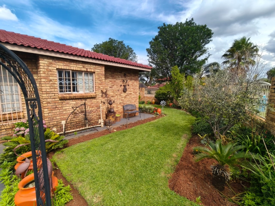 3 Bedroom Property for Sale in Safari Gardens North West